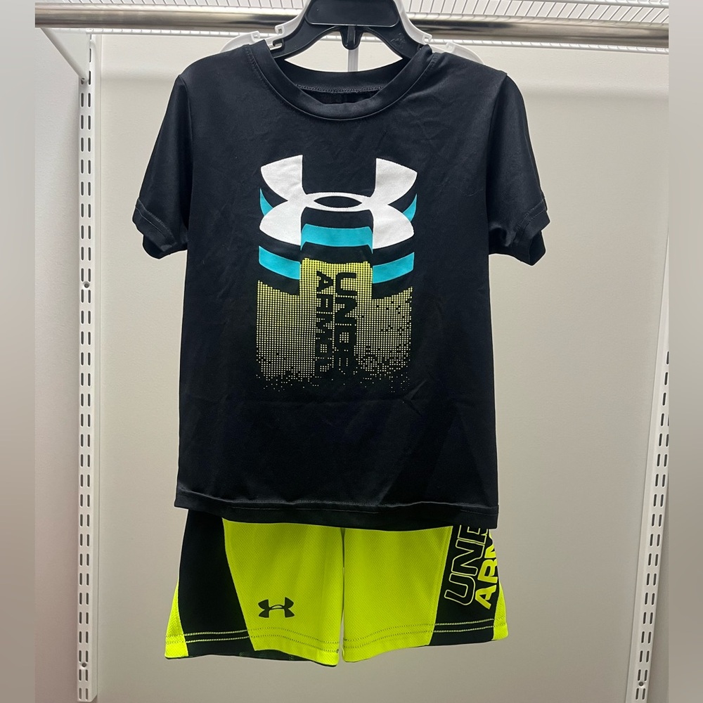 Under Armour Reversible Black and Bright Neon Shorts and Black Shirt; Outfit